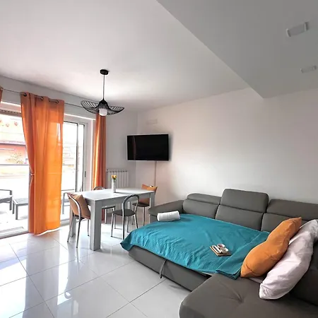 Roma Airport Sky Apartment *